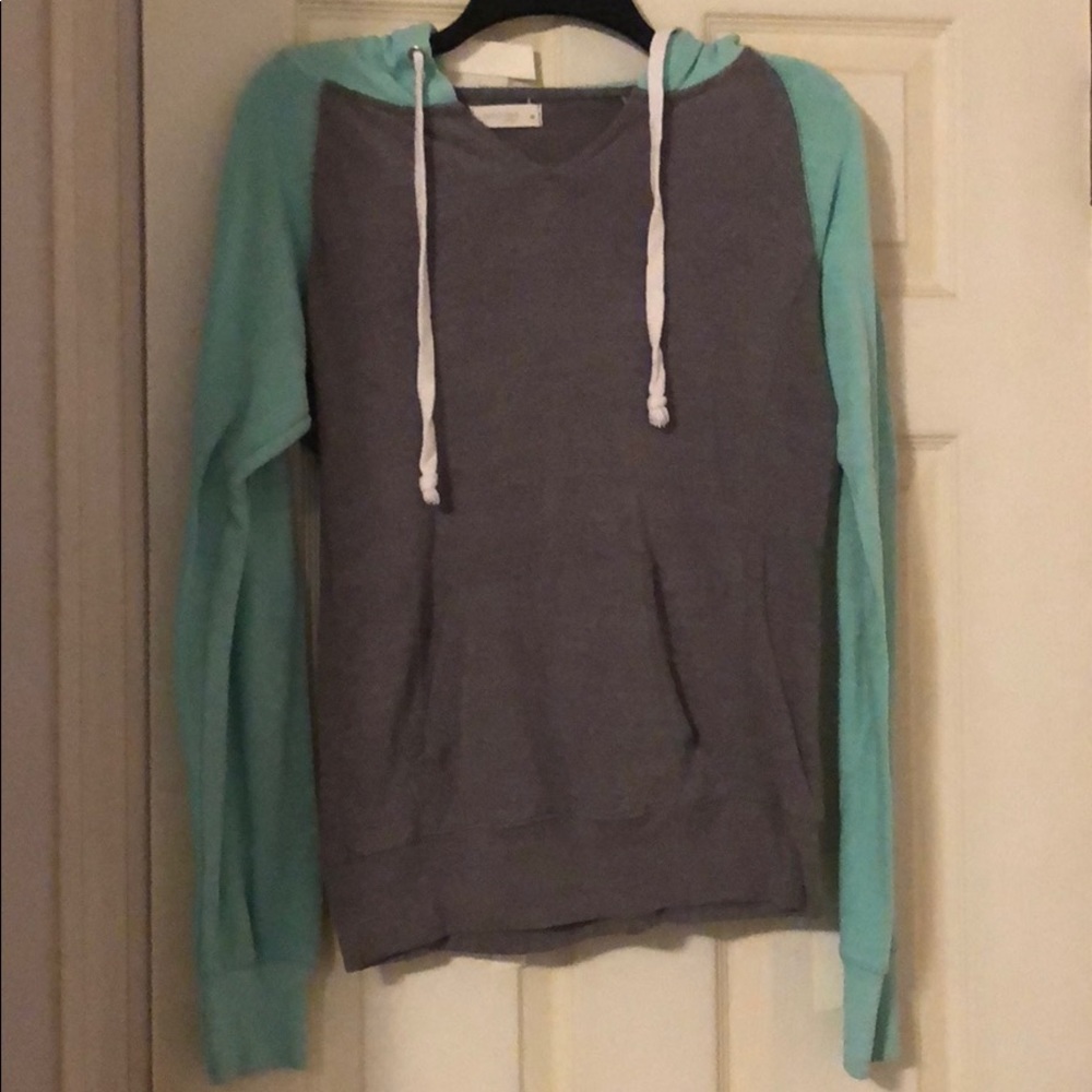 Two toned sweatshirt.